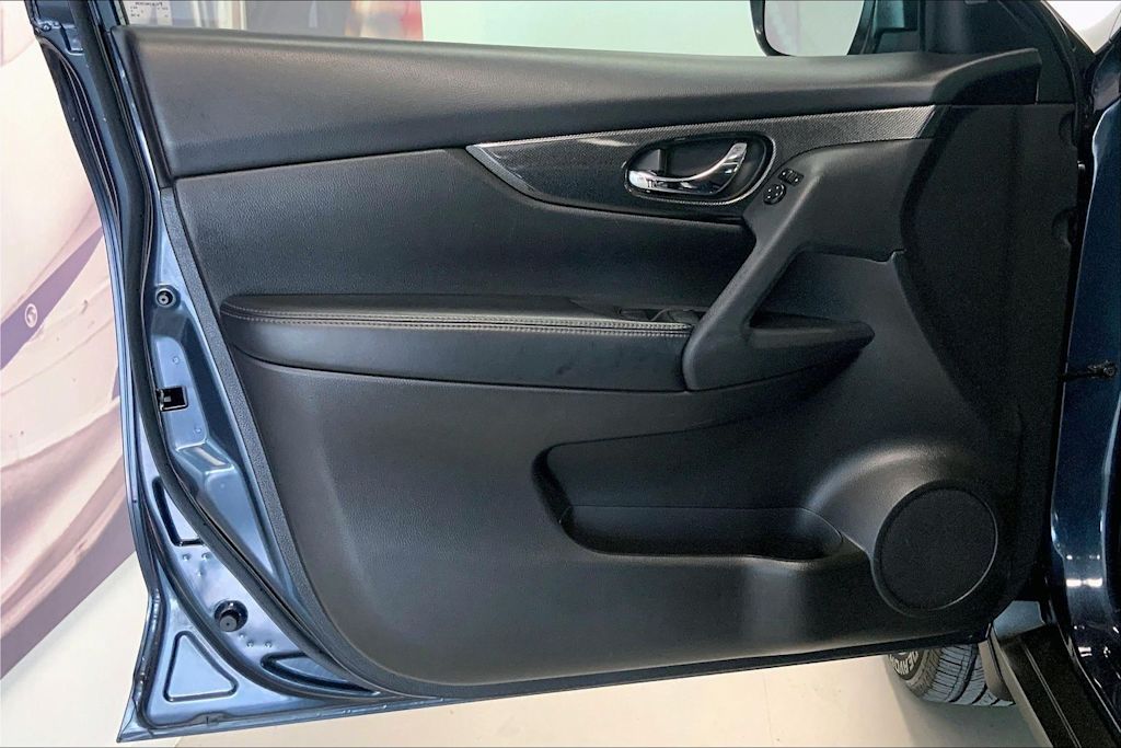 Thumbnail: 2016 Nissan Rogue - 25