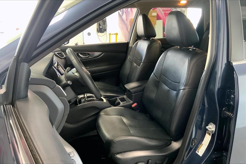 Thumbnail: 2016 Nissan Rogue - 10