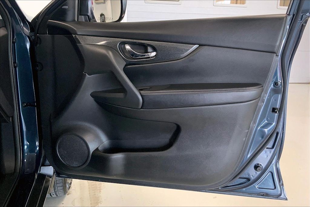 Thumbnail: 2016 Nissan Rogue - 26