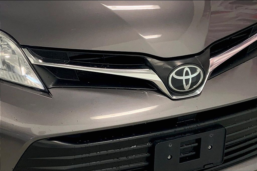 Thumbnail: 2019 Toyota Sienna - 7