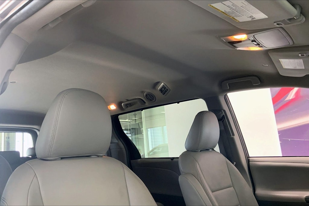 Thumbnail: 2019 Toyota Sienna - 27