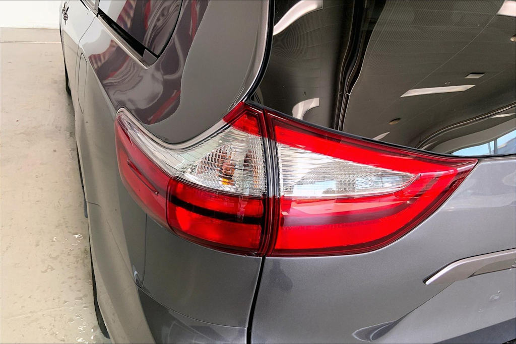Thumbnail: 2019 Toyota Sienna - 29