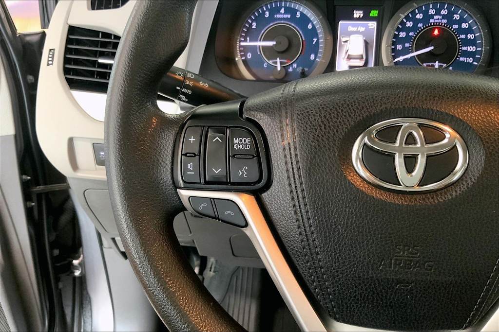 Thumbnail: 2019 Toyota Sienna - 22