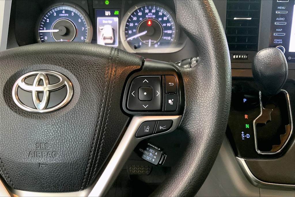 Thumbnail: 2019 Toyota Sienna - 23