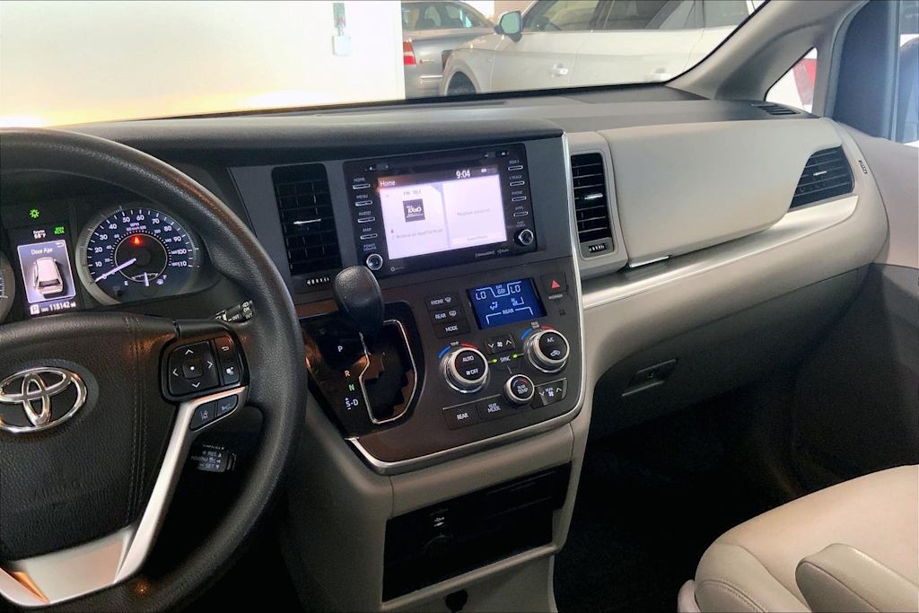 Thumbnail: 2019 Toyota Sienna - 14