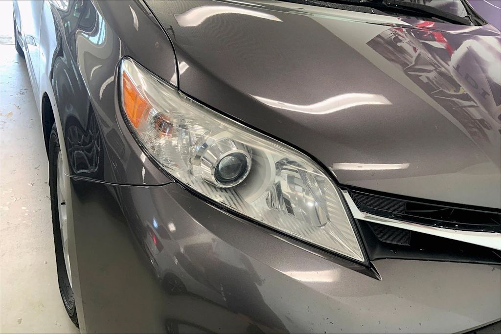 Thumbnail: 2019 Toyota Sienna - 28