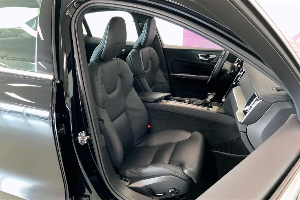 Thumbnail: 2020 Volvo S60 - 10