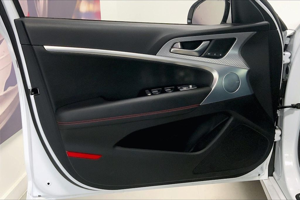 Thumbnail: 2023 Genesis G70 - 25