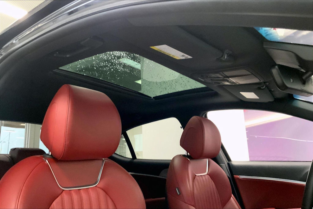 Thumbnail: 2023 Genesis G70 - 28
