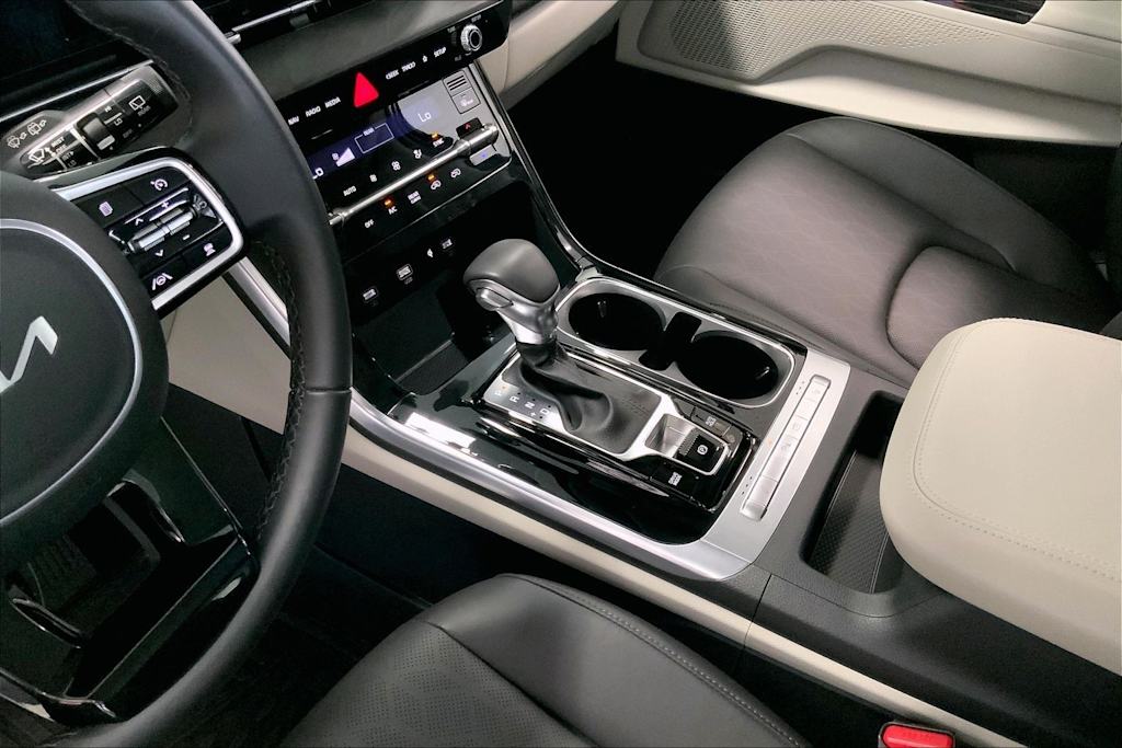 Thumbnail: 2023 Kia Carnival - 16