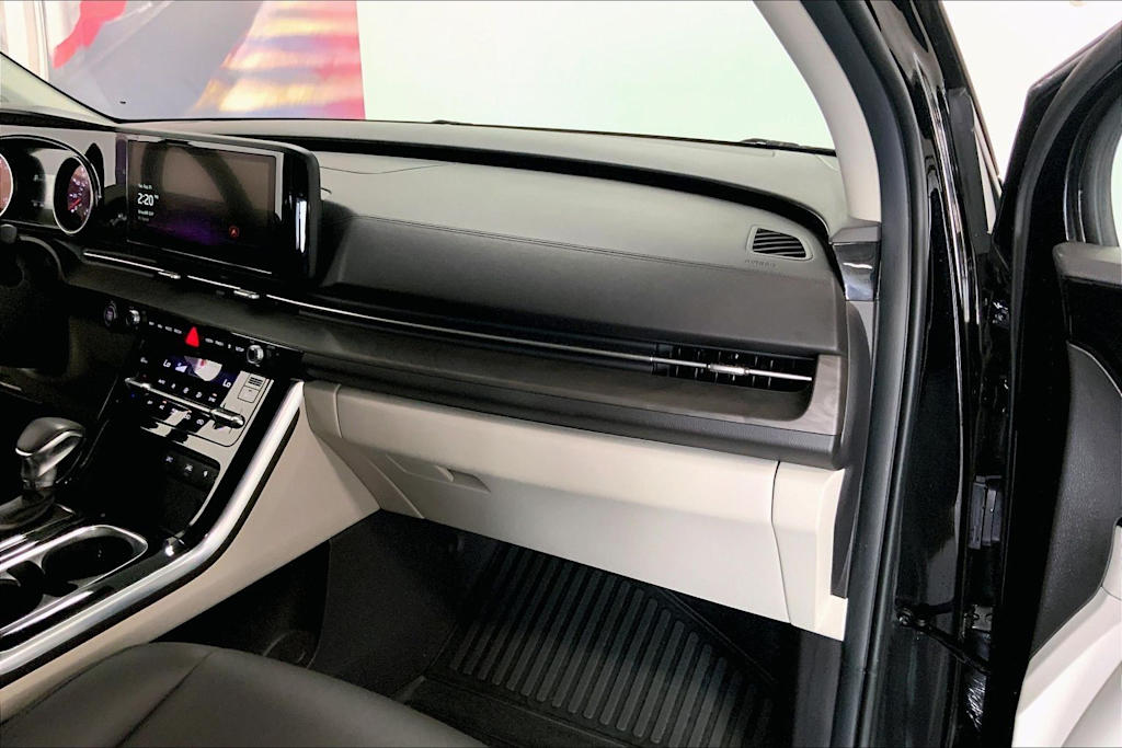 Thumbnail: 2023 Kia Carnival - 14