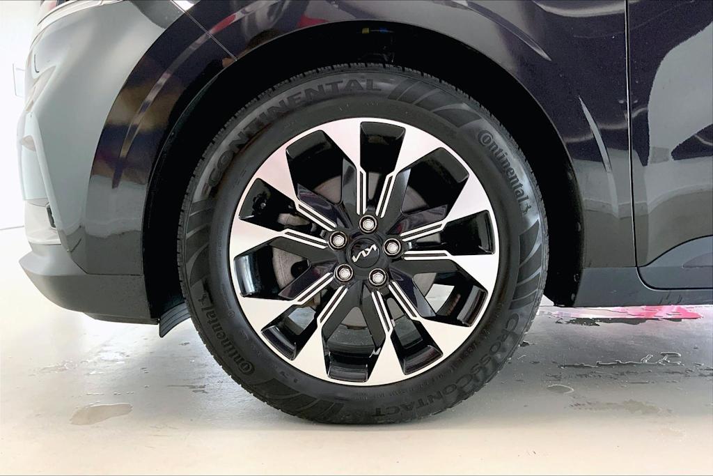 Thumbnail: 2023 Kia Carnival - 8