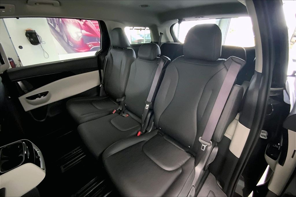 Thumbnail: 2023 Kia Carnival - 27