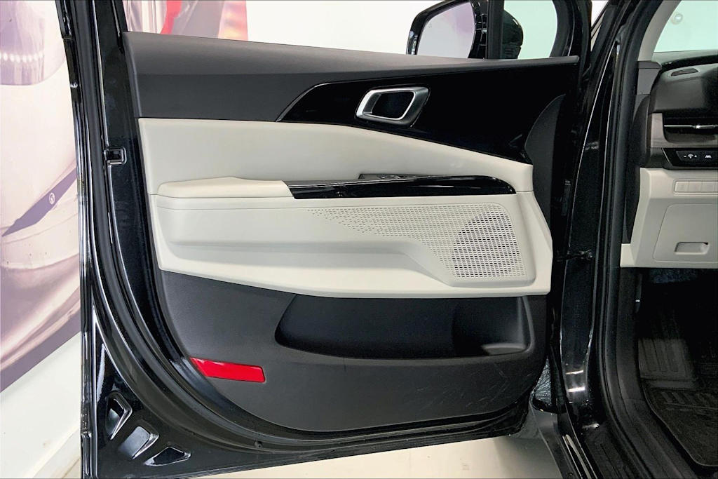 Thumbnail: 2023 Kia Carnival - 25