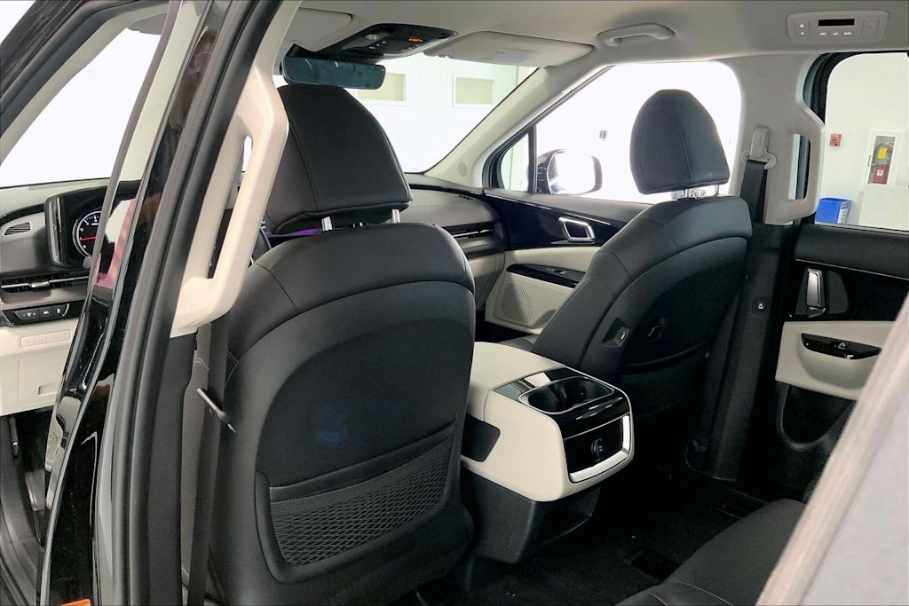 Thumbnail: 2023 Kia Carnival - 2