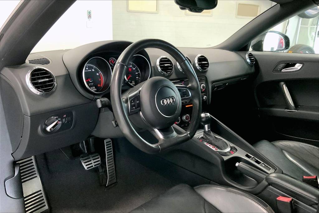 Thumbnail: 2011 Audi TT - 2