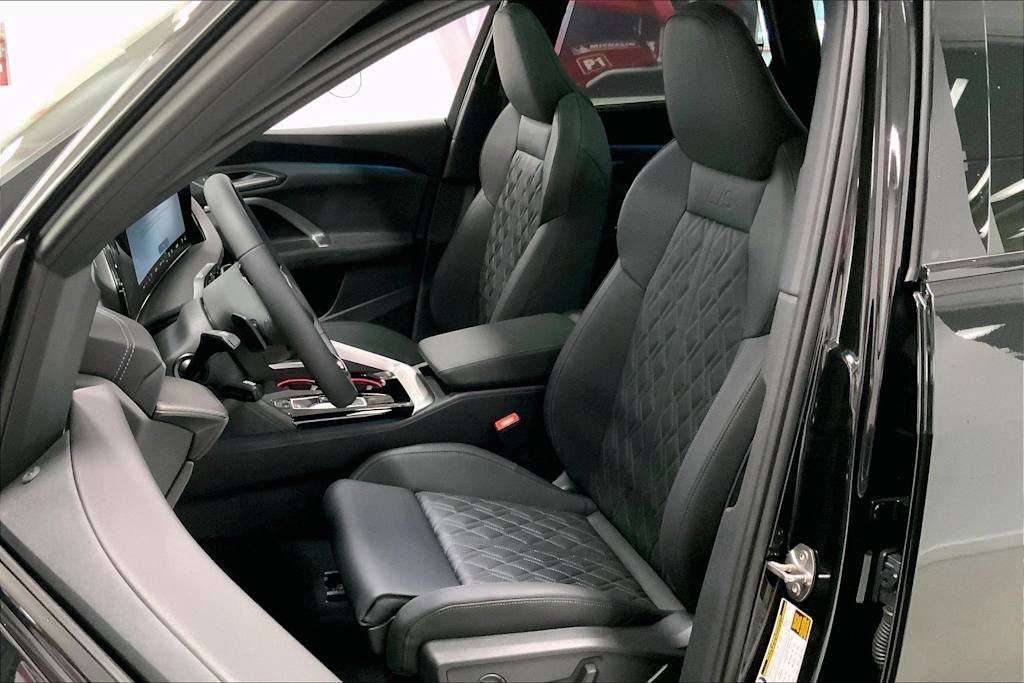 Thumbnail: 2026 Audi SQ5 - 10