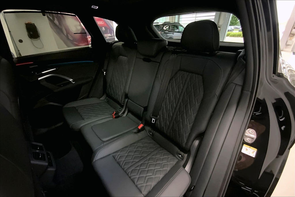 Thumbnail: 2026 Audi SQ5 - 19