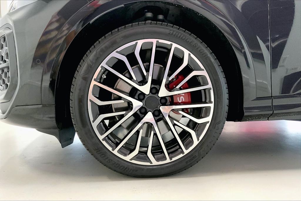 Thumbnail: 2026 Audi SQ5 - 8
