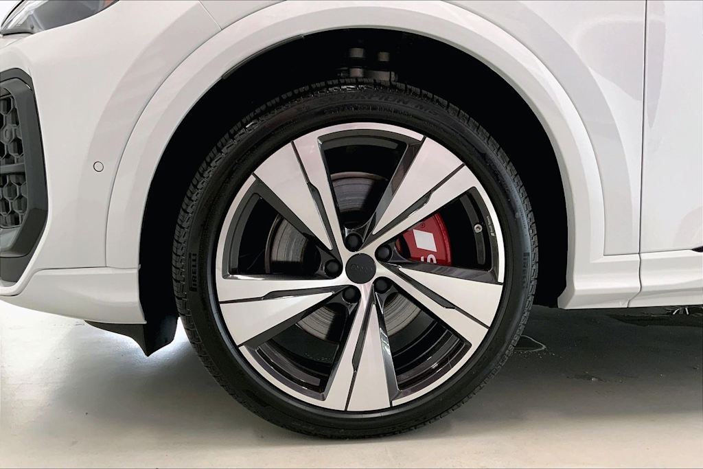 Thumbnail: 2026 Audi SQ5 - 8