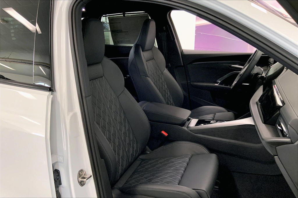 Thumbnail: 2026 Audi SQ5 - 11