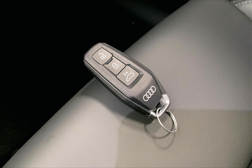 Thumbnail: 2026 Audi SQ5 - 17