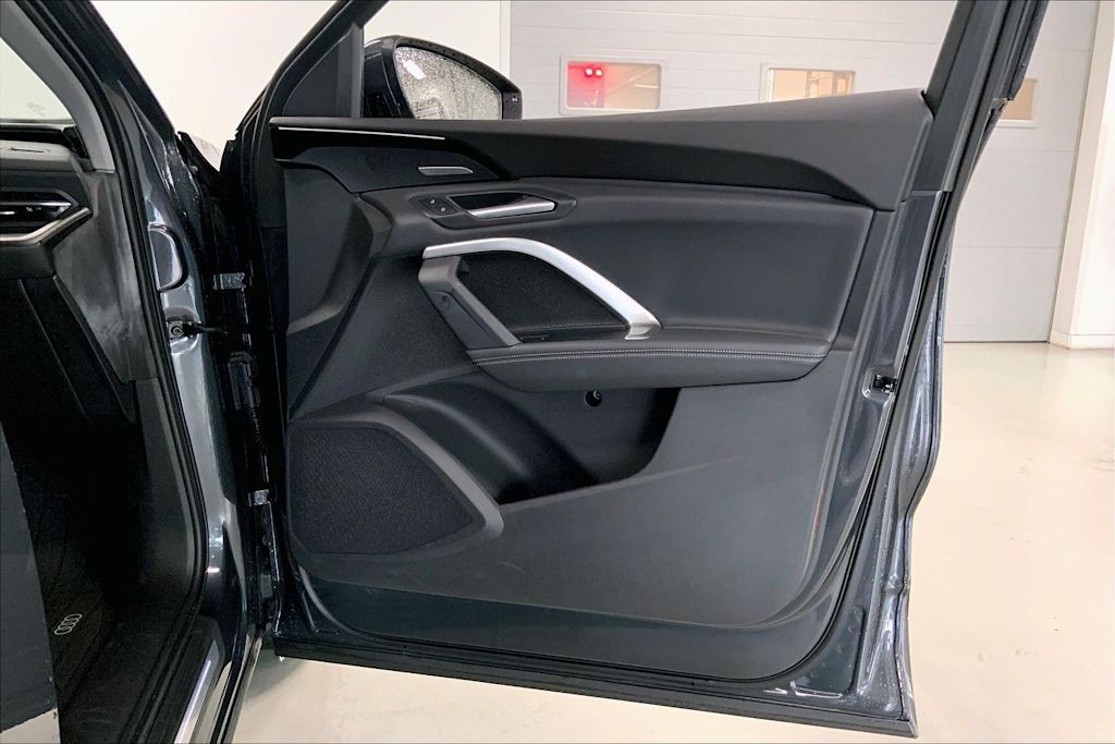 Thumbnail: 2025 Audi Q5 - 25