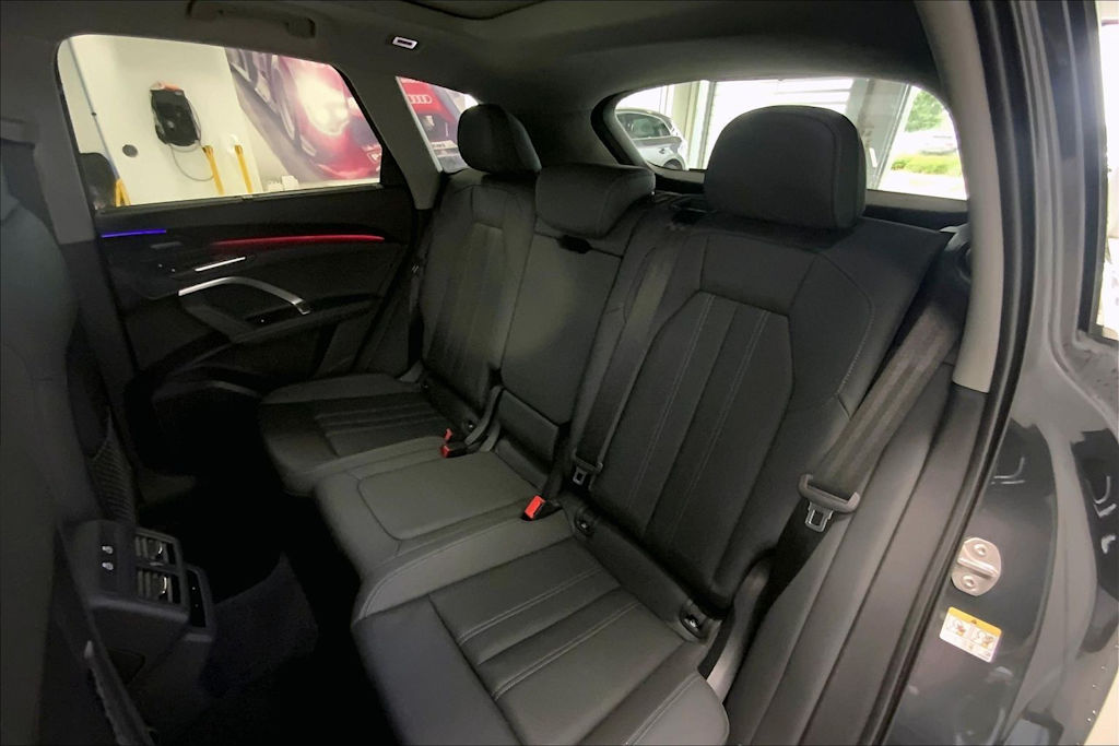 Thumbnail: 2025 Audi Q5 - 26