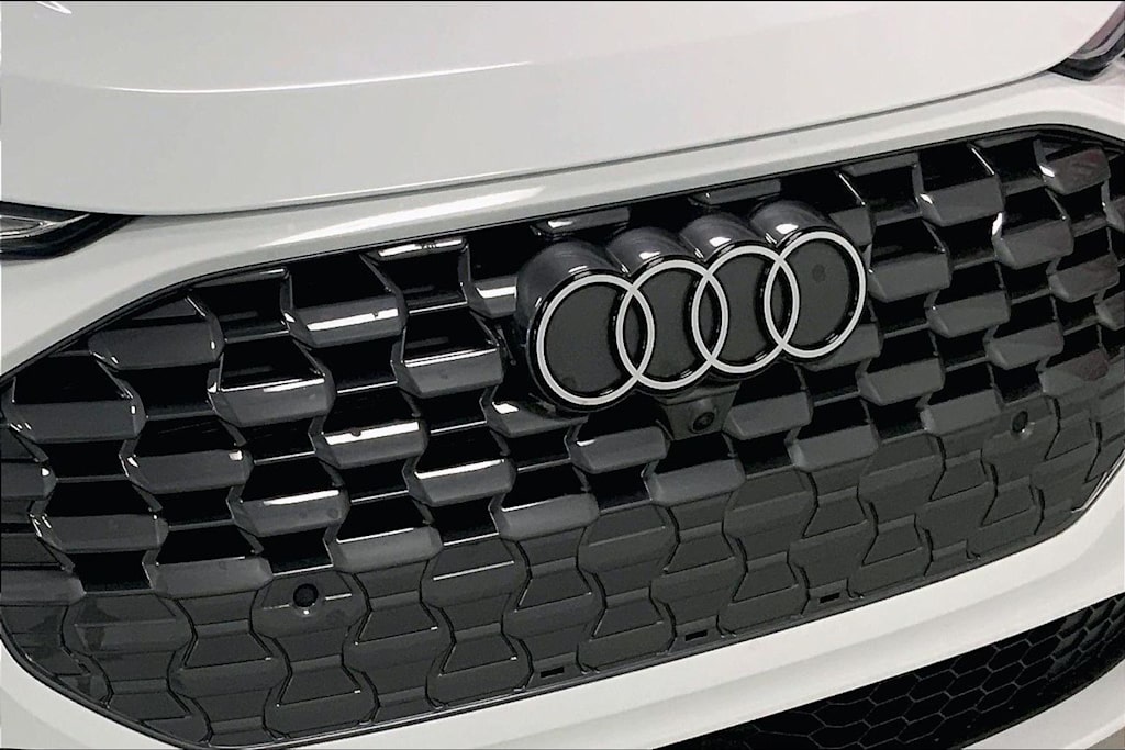 Thumbnail: 2025 Audi Q5 - 30