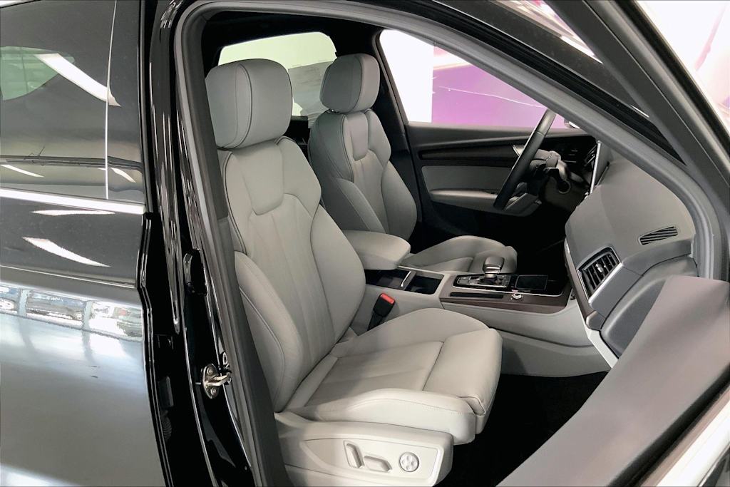 Thumbnail: 2022 Audi Q5 - 10