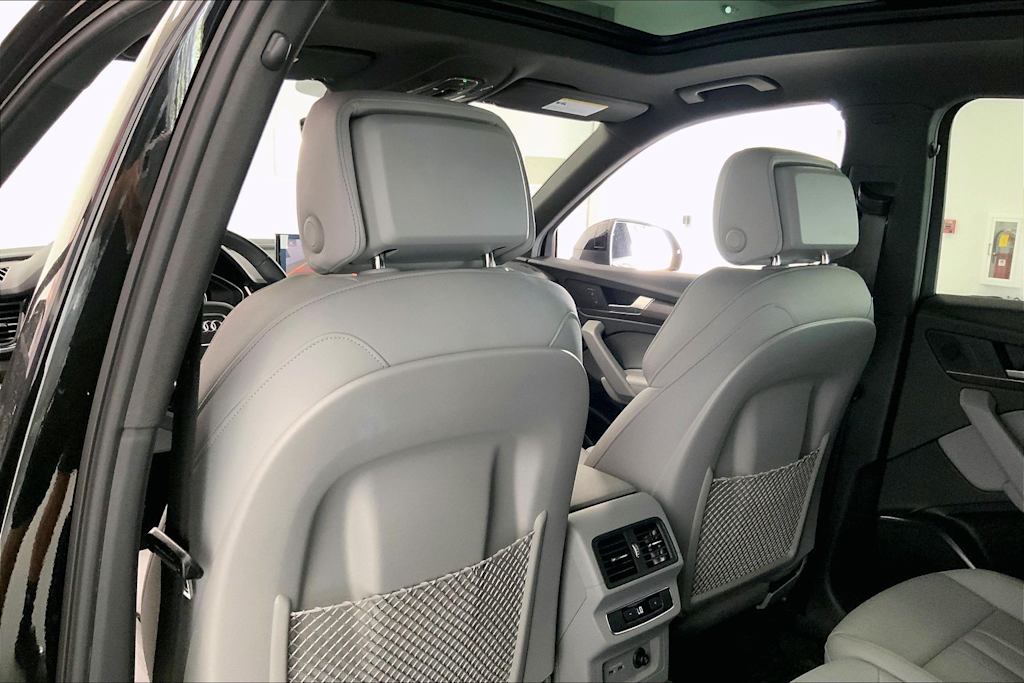 Thumbnail: 2022 Audi Q5 - 11