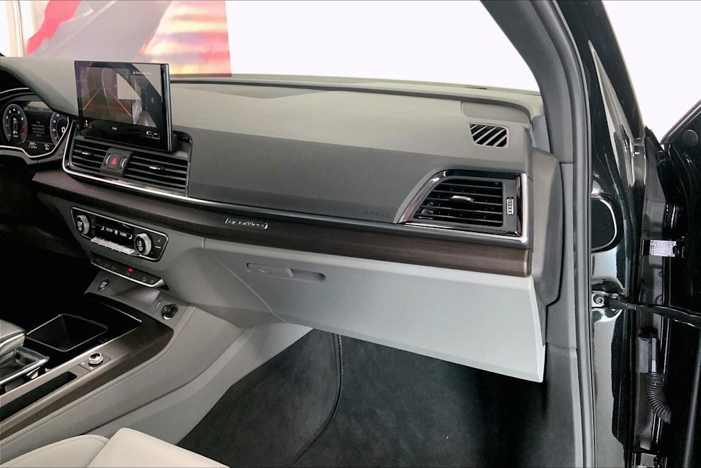 Thumbnail: 2022 Audi Q5 - 21