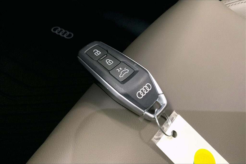 Thumbnail: 2026 Audi Q5 - 17