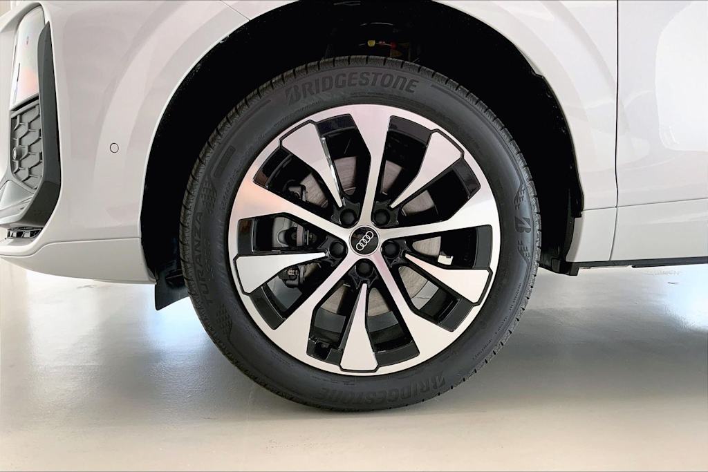 Thumbnail: 2026 Audi Q3 - 8