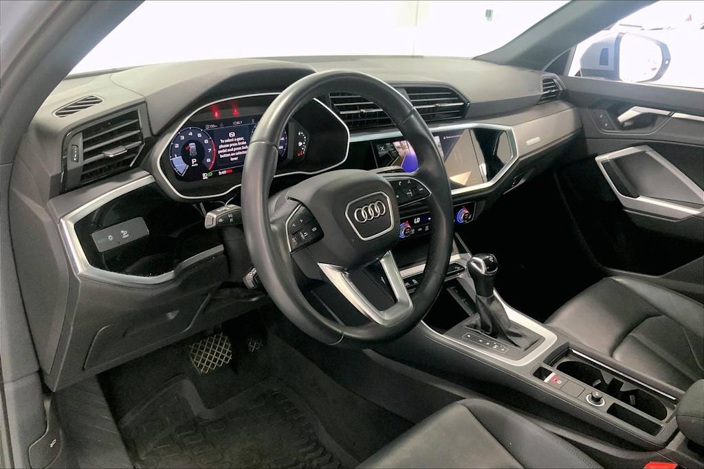 Thumbnail: 2023 Audi Q3 - 2