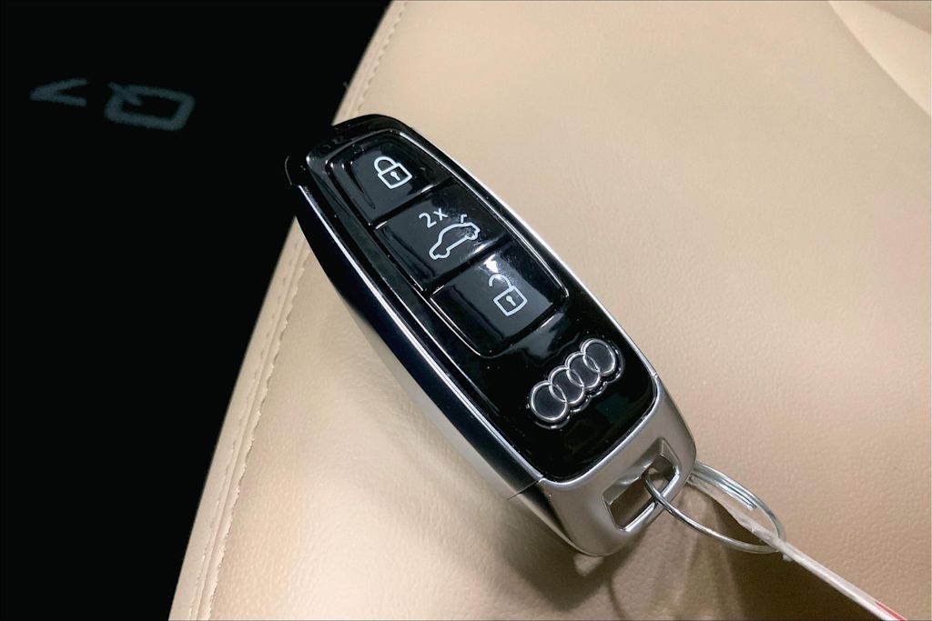 Thumbnail: 2022 Audi Q7 - 18