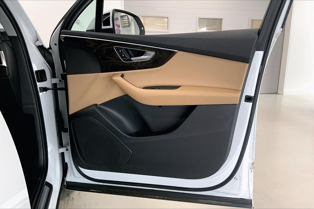 Thumbnail: 2022 Audi Q7 - 25