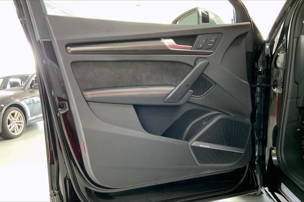 Thumbnail: 2020 Audi SQ5 - 27