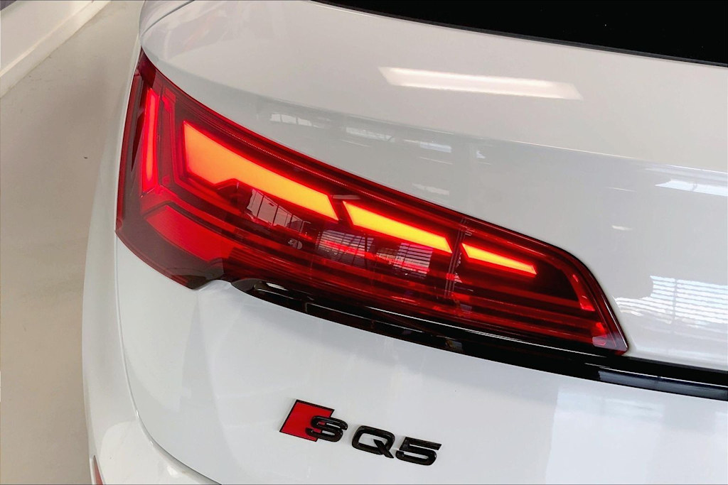 Thumbnail: 2025 Audi SQ5 - 32