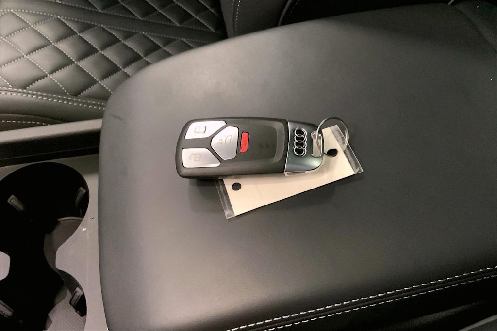 Thumbnail: 2025 Audi SQ5 - 22