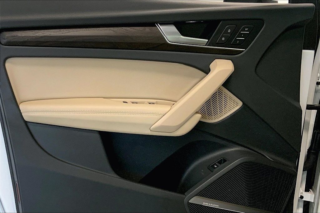 Thumbnail: 2020 Audi Q5 - 23