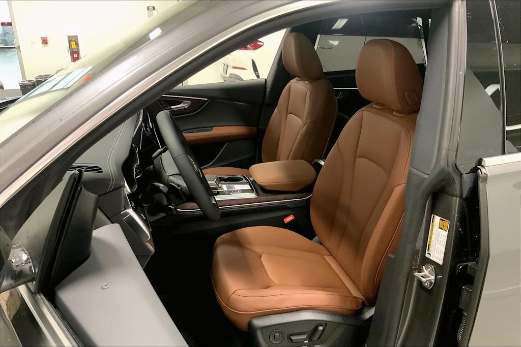 Thumbnail: 2026 Audi Q8 - 10
