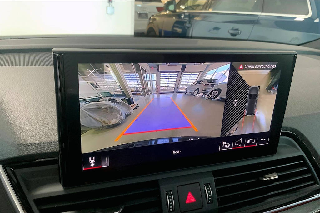 Thumbnail: 2024 Audi SQ5 - 24