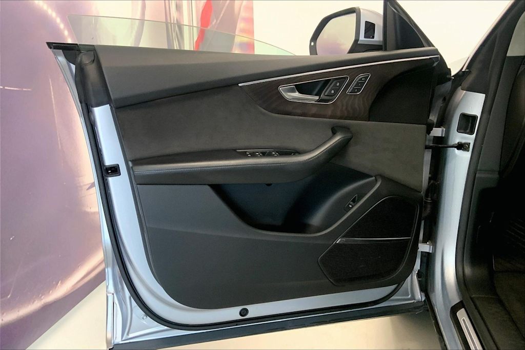 Thumbnail: 2019 Audi Q8 - 23