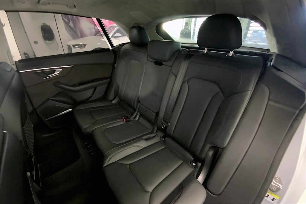 Thumbnail: 2019 Audi Q8 - 25