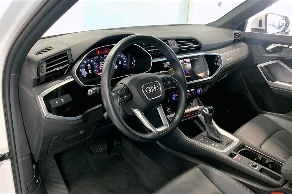 Thumbnail: 2023 Audi Q3 - 2