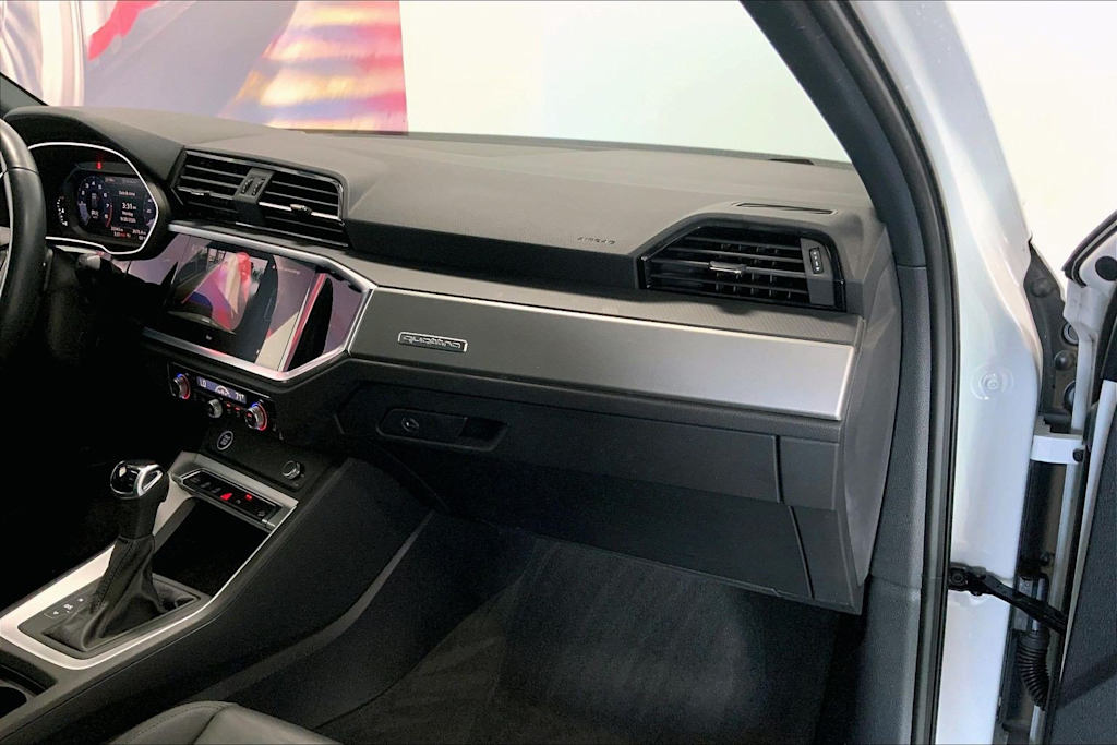 Thumbnail: 2023 Audi Q3 - 21