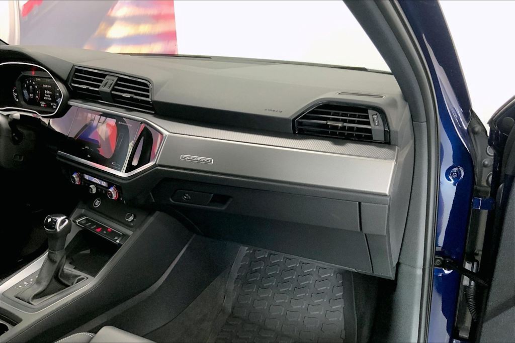Thumbnail: 2025 Audi Q3 - 22