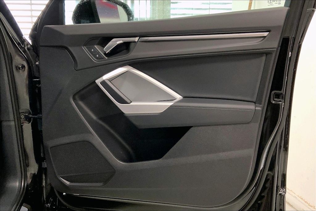 Thumbnail: 2022 Audi Q3 - 28