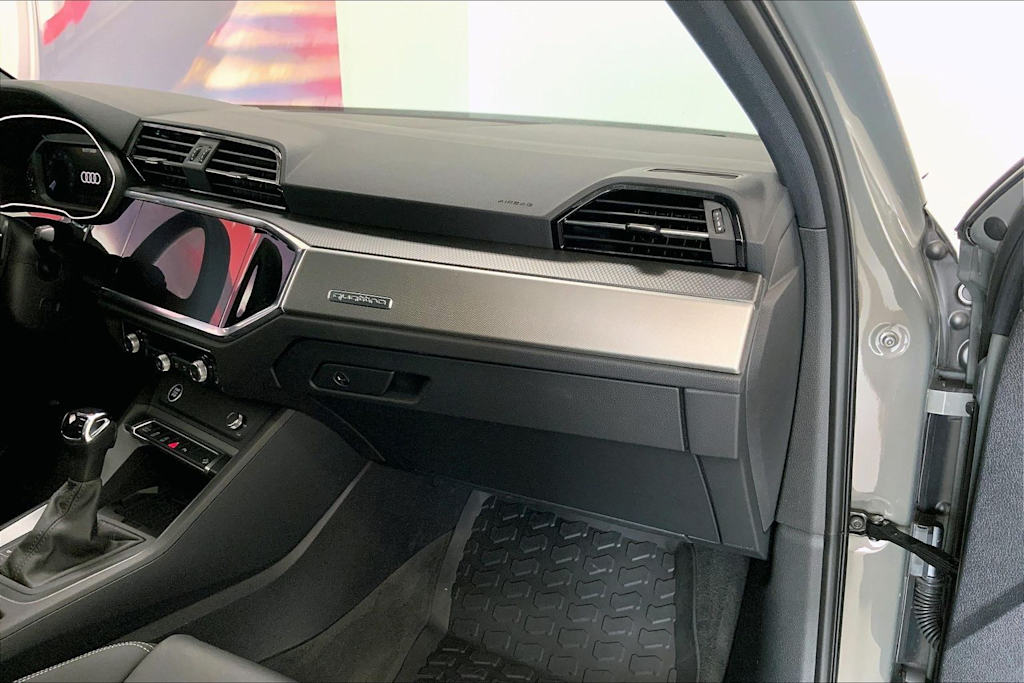 Thumbnail: 2025 Audi Q3 - 22
